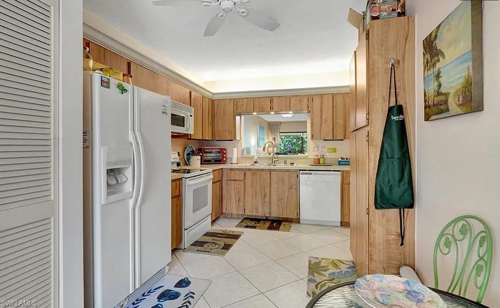 HAMPTON LAKES - Residential