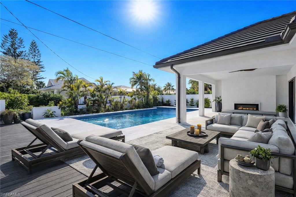 NAPLES PARK - Residential