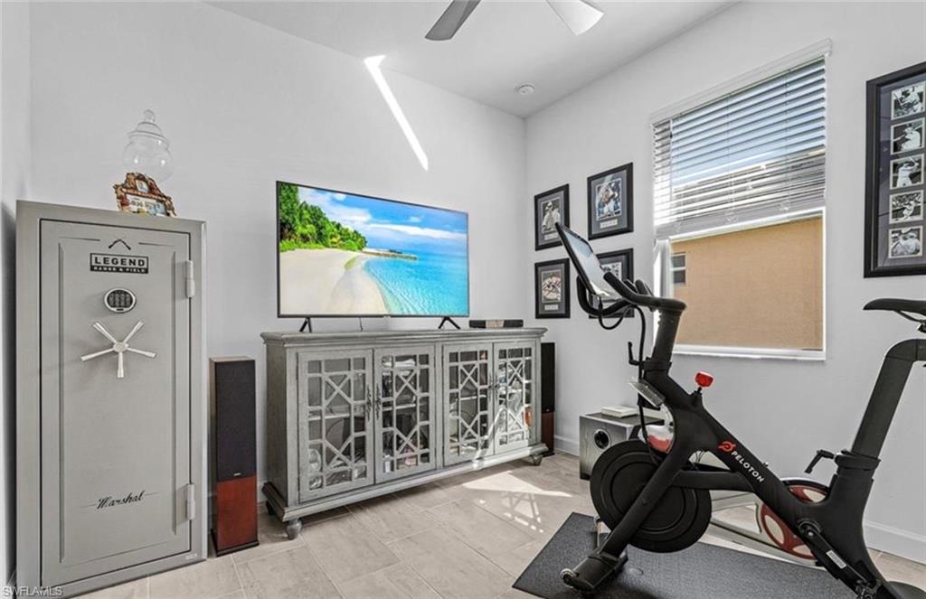 COUNTRY CLUB - Residential