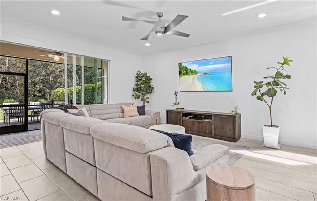 COUNTRY CLUB - Residential