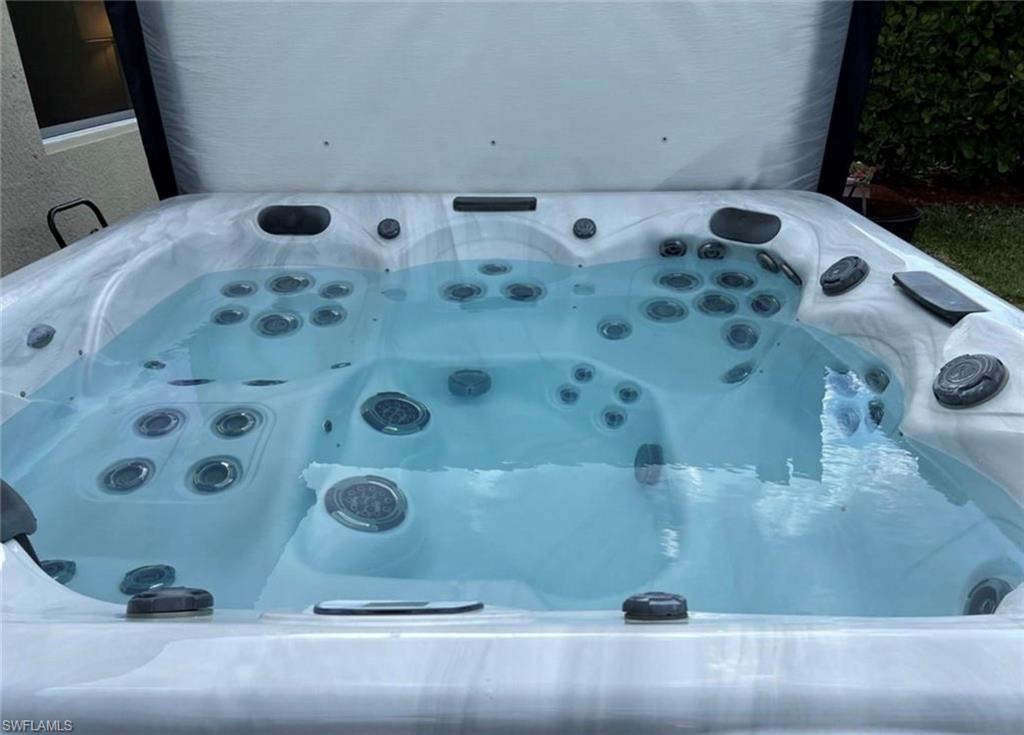 COUNTRY CLUB - Residential