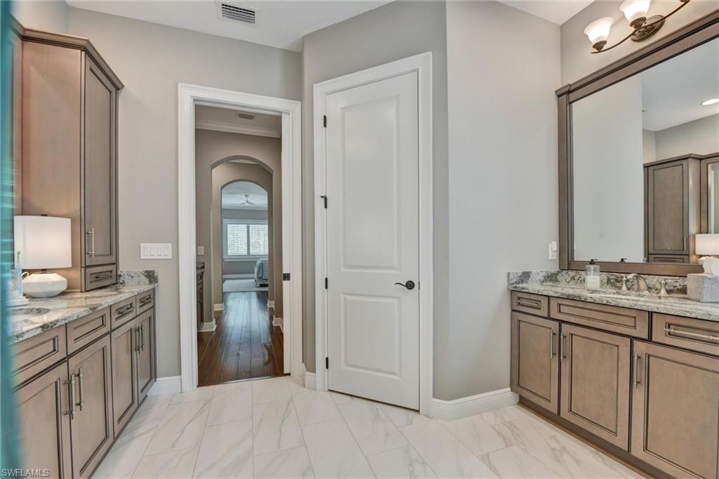 TWIN EAGLES - Residential