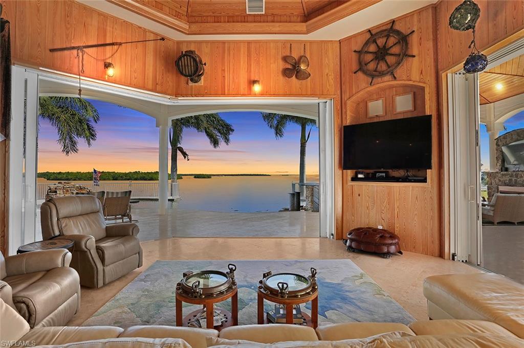 HOLIDAY HEIGHTS - Residential