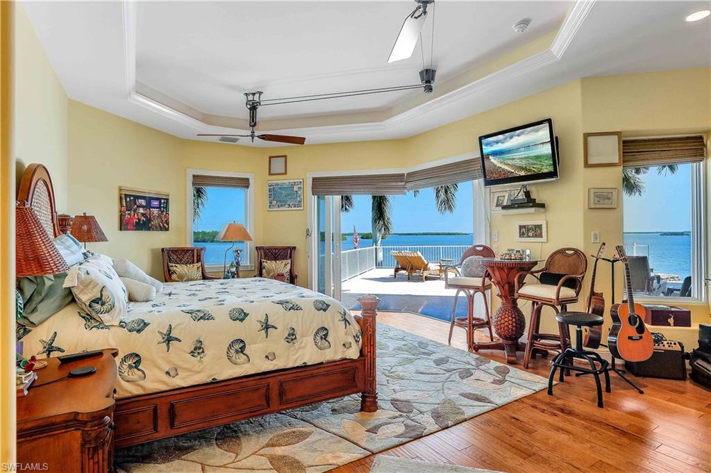 HOLIDAY HEIGHTS - Residential