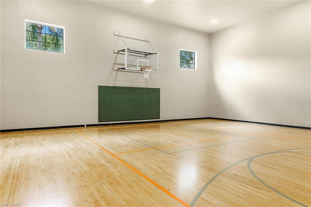 ROYAL GREENS - Residential