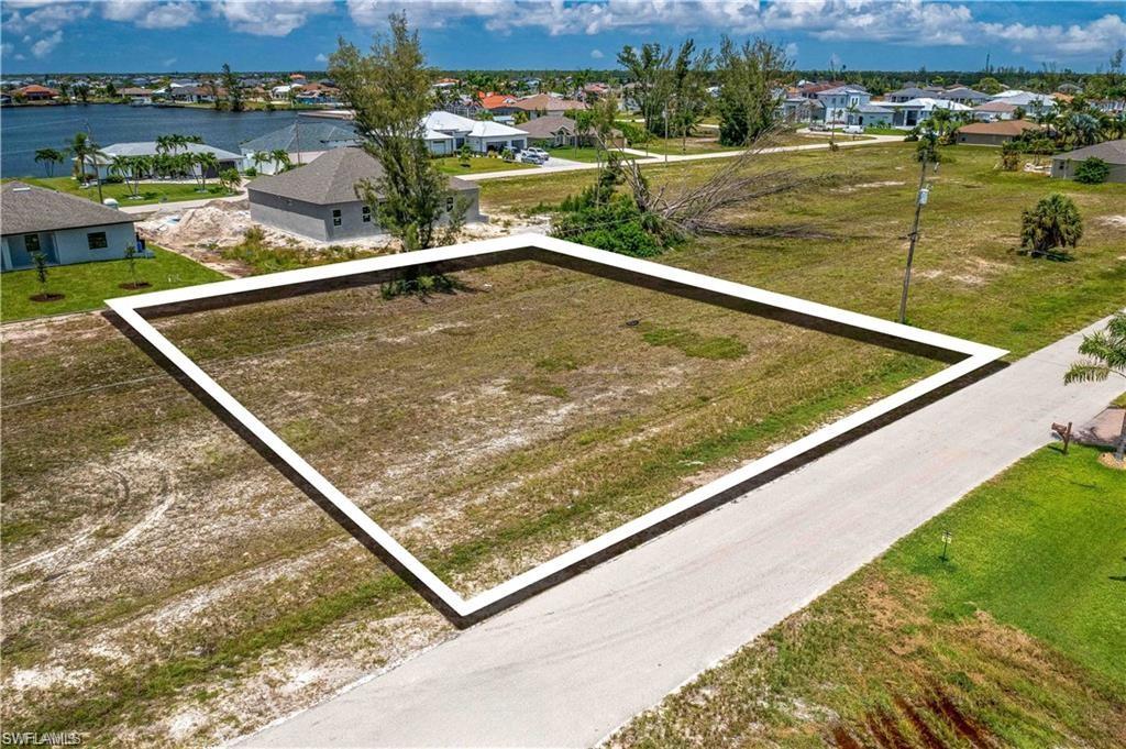 CAPE CORAL - Land