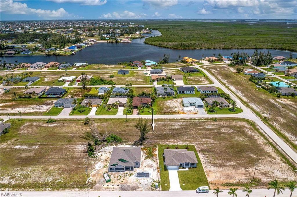 CAPE CORAL - Land