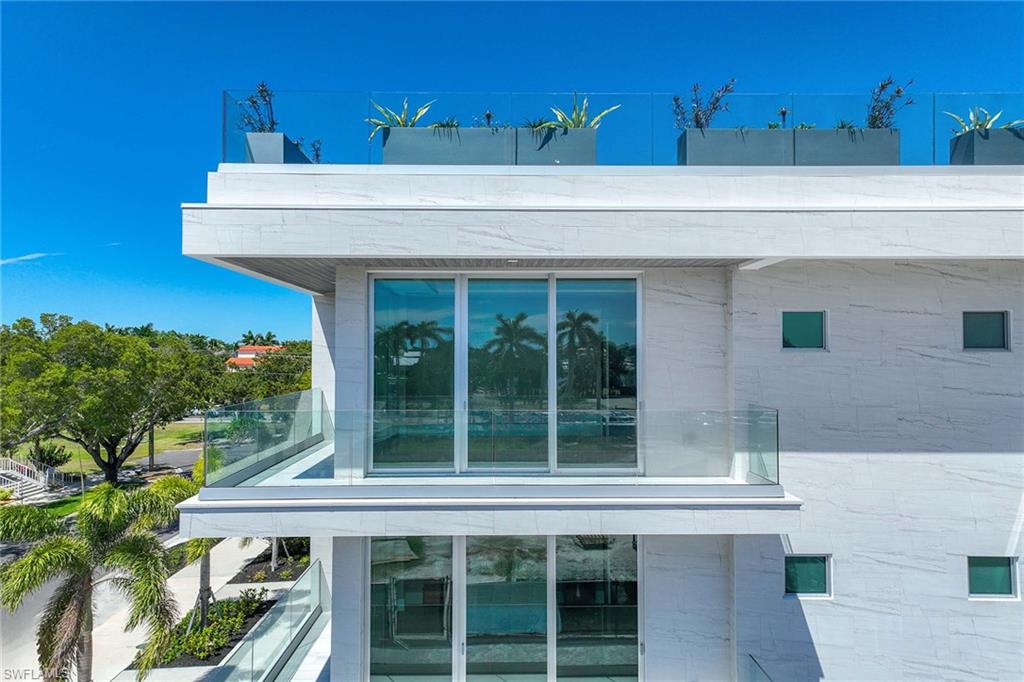 NAUTILUS NAPLES - Residential