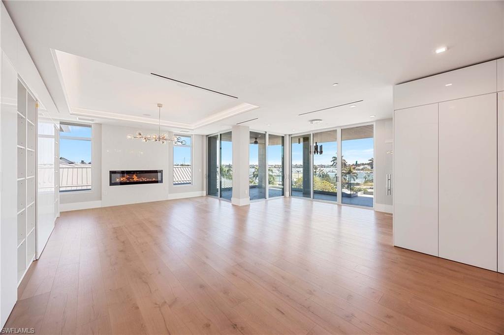 NAUTILUS NAPLES - Residential