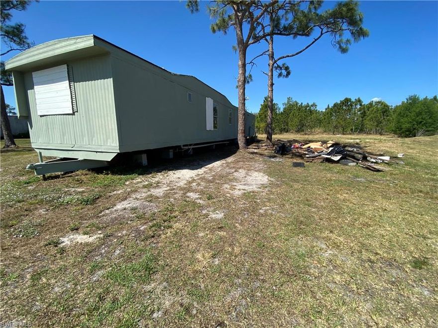 This is a 3 Bedroom 2 Bathroom Mobile Home for Rent in North Fort Myers! Lot 9.
$850 month + $850 Security req'd to move in. SMOKING PROHIBITED. Electric is the resident's responsibility. Water is on a well. Landscaping provided by the owner. Pets allowed under 30 pounds max of 2 with a monthly pet rent of $50 per pet.

"Equal Housing Opportunity"