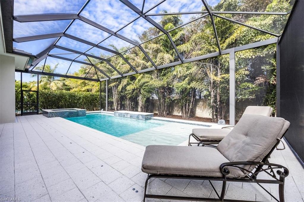 WINDWARD ISLE - Residential