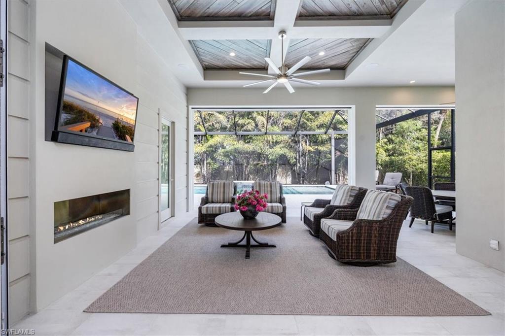 WINDWARD ISLE - Residential