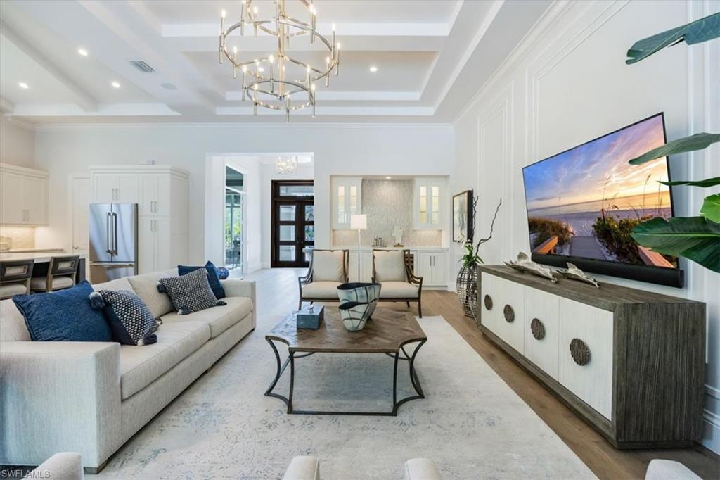 WINDWARD ISLE - Residential