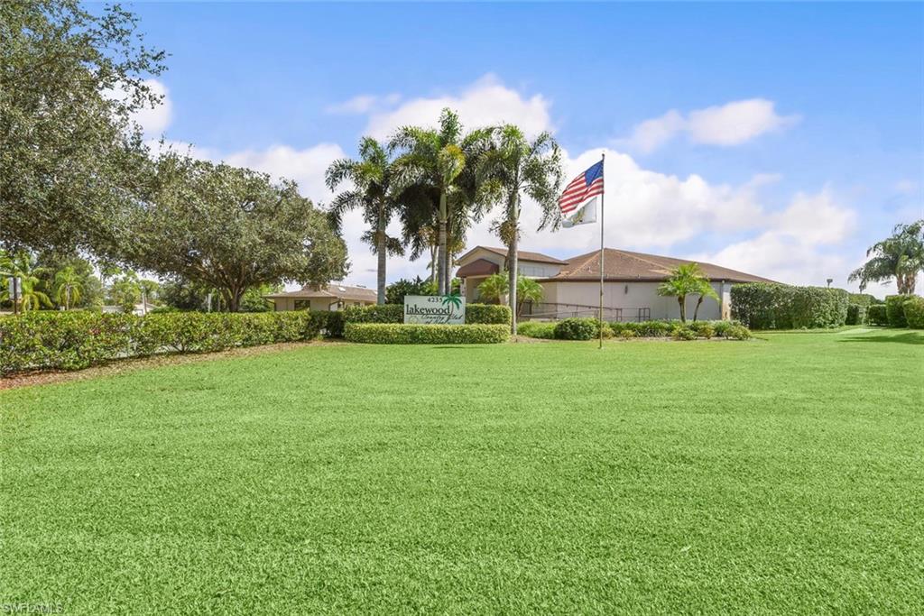 LAKEWOOD VILLAS - Residential