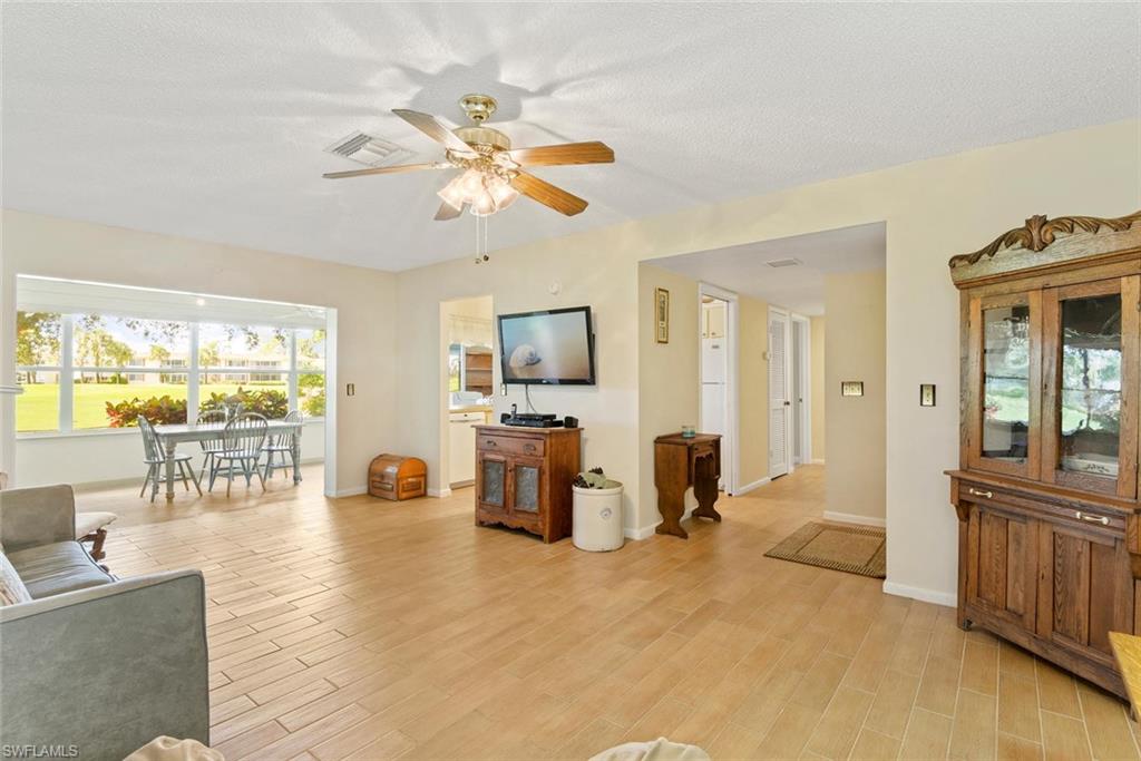 LAKEWOOD VILLAS - Residential