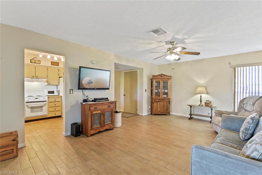 LAKEWOOD VILLAS - Residential