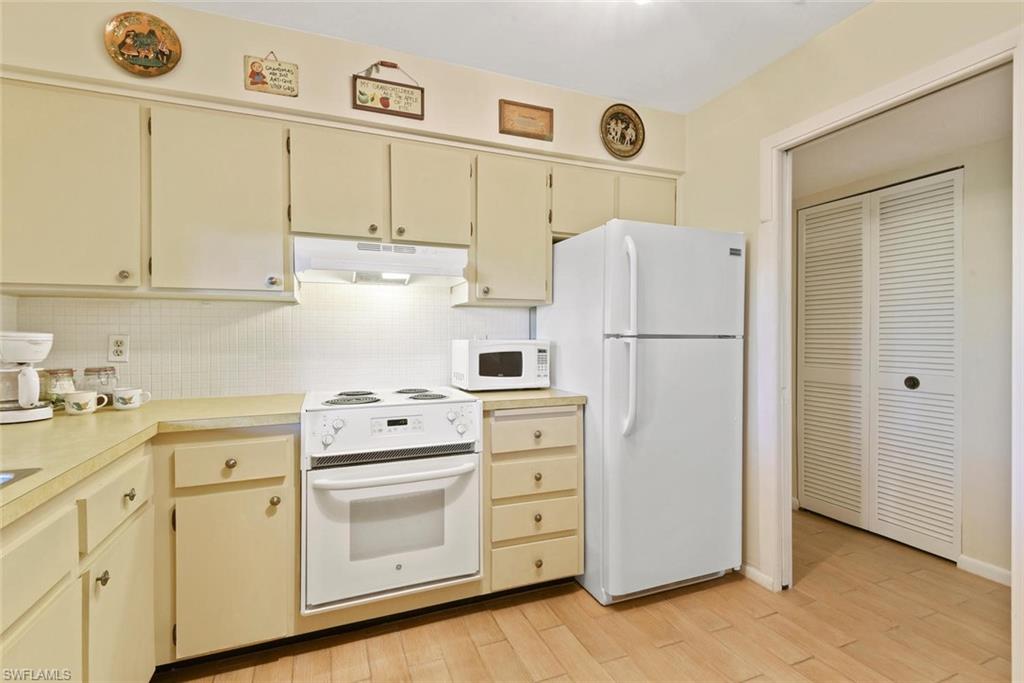 LAKEWOOD VILLAS - Residential