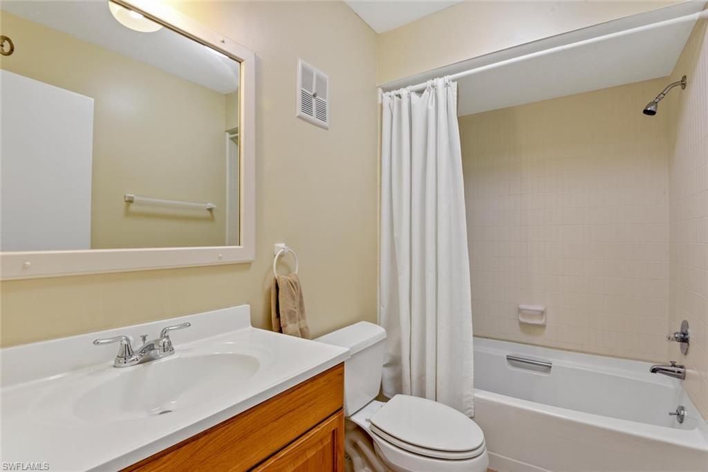 LAKEWOOD VILLAS - Residential