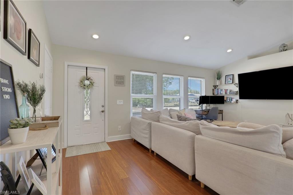 SAN CARLOS PARK - Residential