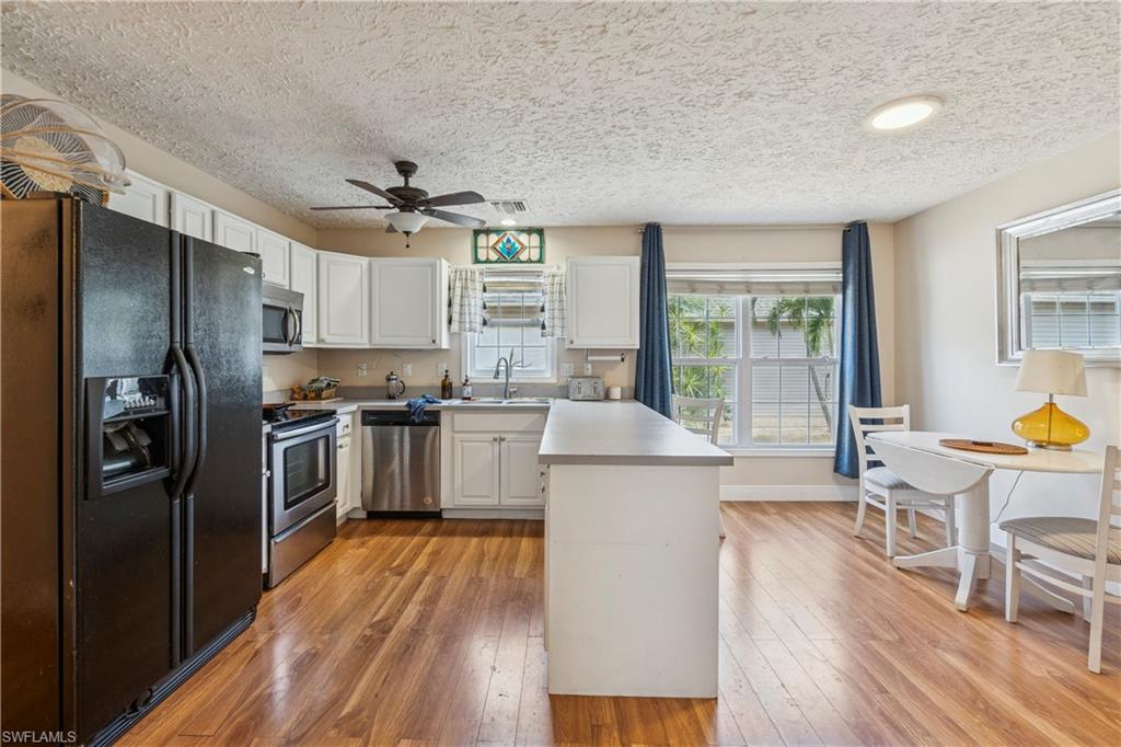 239 Leawood CIR