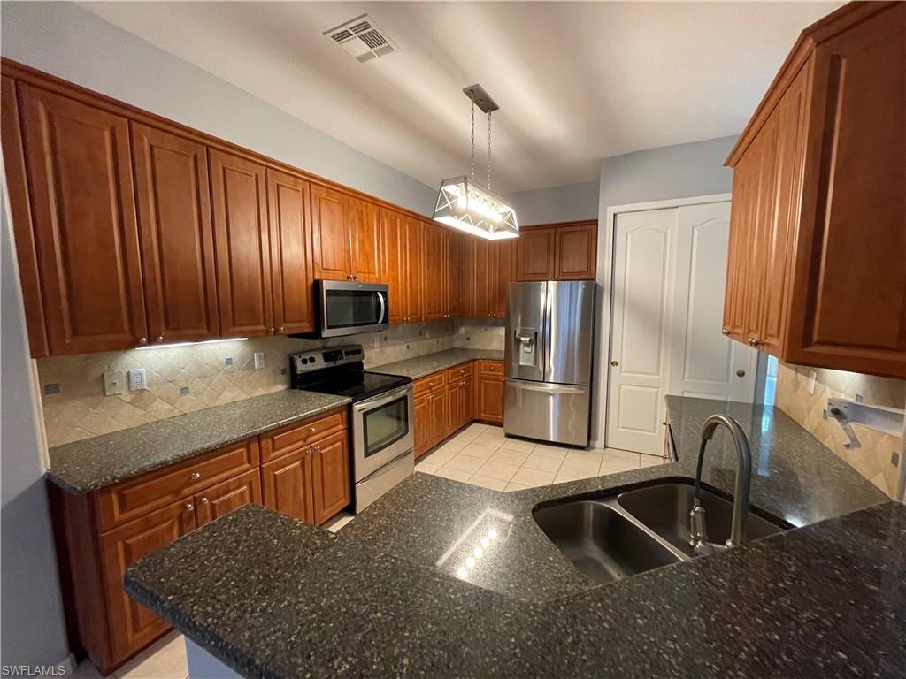 CORAL LAKES - Residential Lease