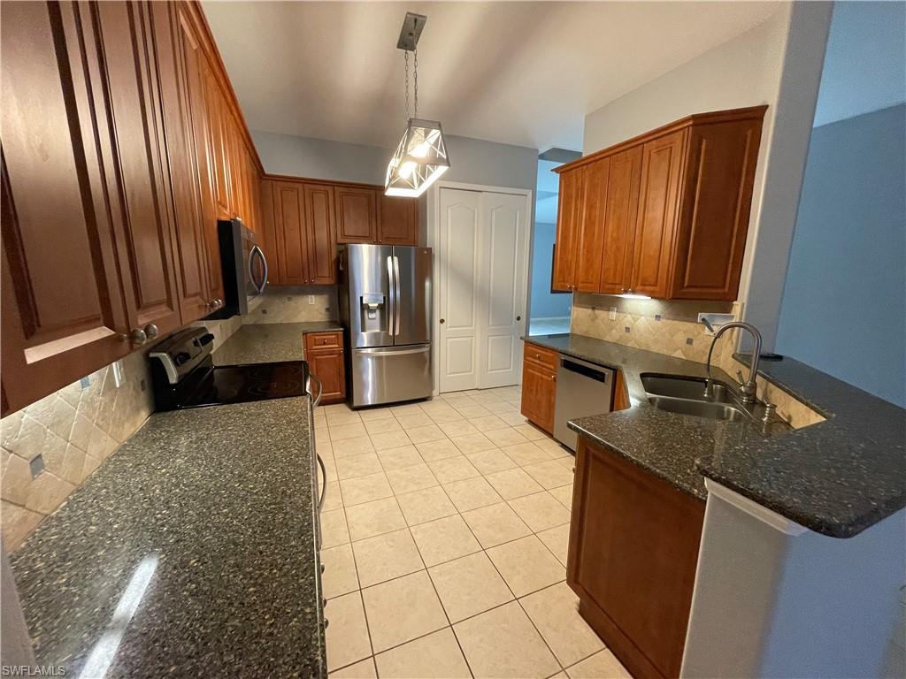 CORAL LAKES - Residential Lease