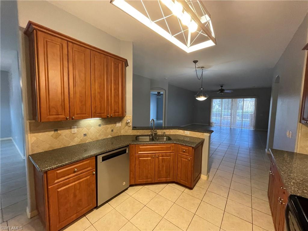 CORAL LAKES - Residential Lease