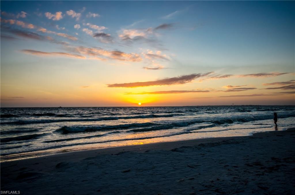 THE PALMS OF BAY BEACH - Residential