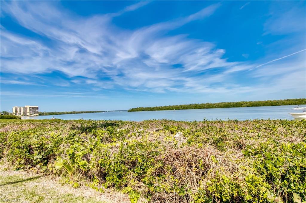 THE PALMS OF BAY BEACH - Residential