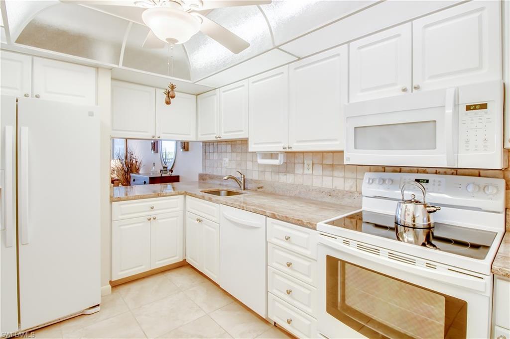 THE PALMS OF BAY BEACH - Residential