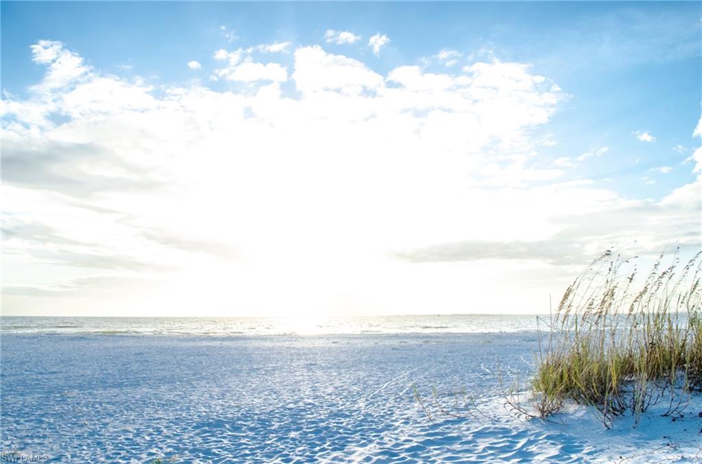 THE PALMS OF BAY BEACH - Residential