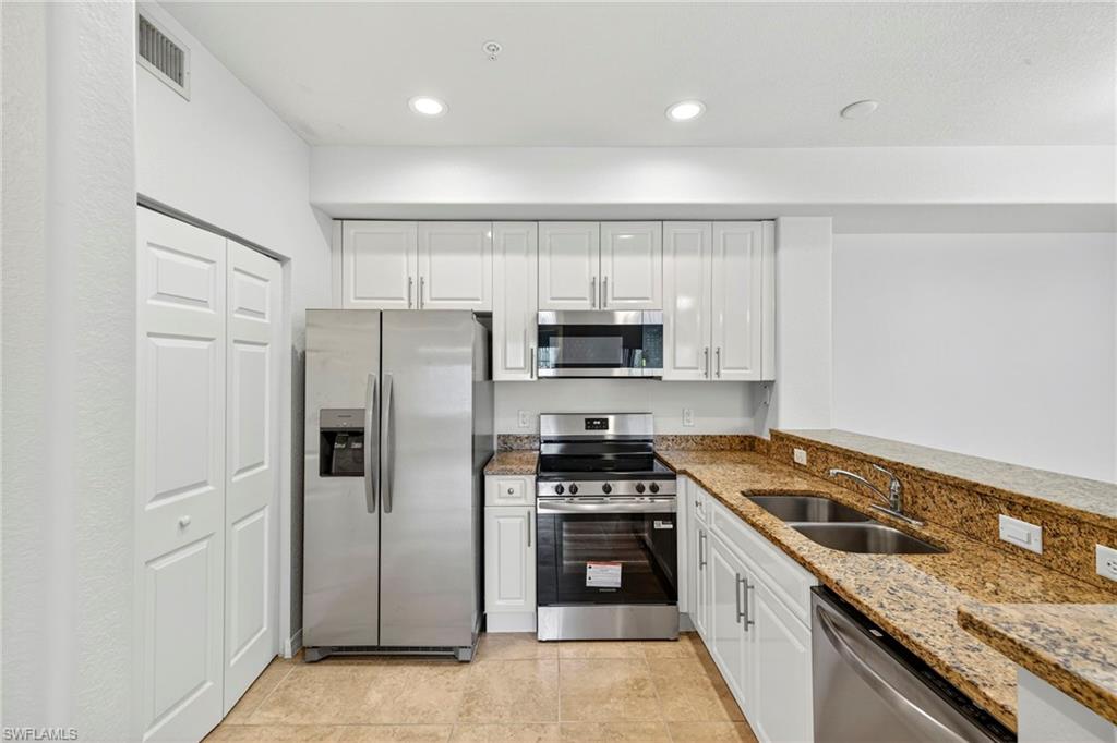 BELLA CASA - Residential Lease