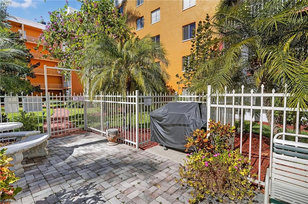 TOWERS CONDO - Residential