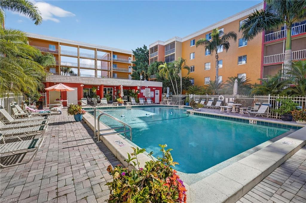 TOWERS CONDO - Residential