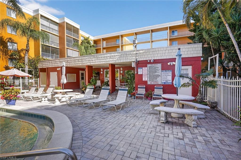 TOWERS CONDO - Residential