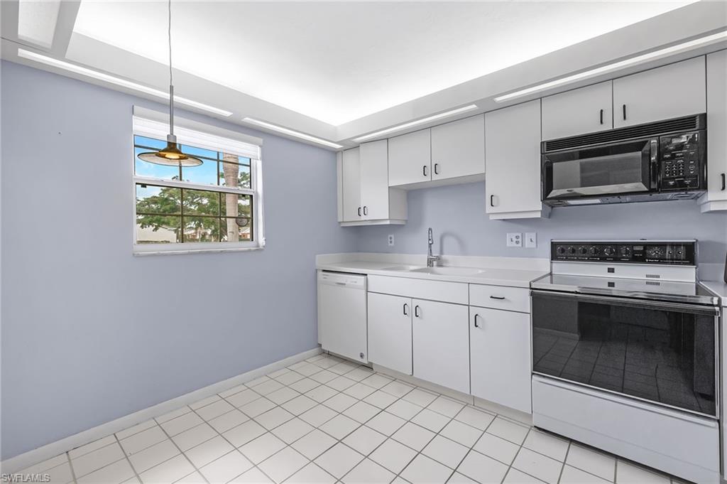 MYERLEE COUNTRY CLUB ESTATES NORTH CONDO - Residential