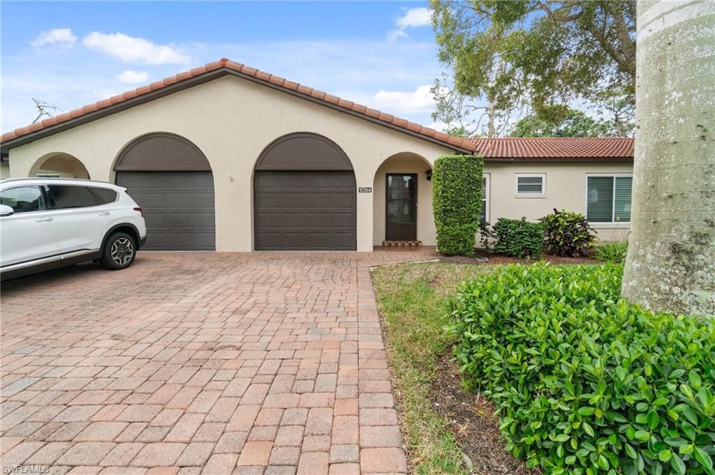 Photo of 1094 Forest Lakes DR, NAPLES, FL 34105 (MLS # 226009960)