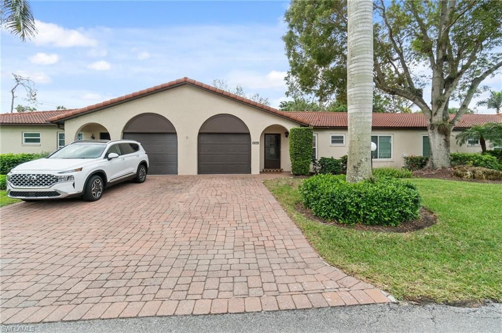 Photo of 1094 Forest Lakes DR, NAPLES, FL 34105 (MLS # 226009960)