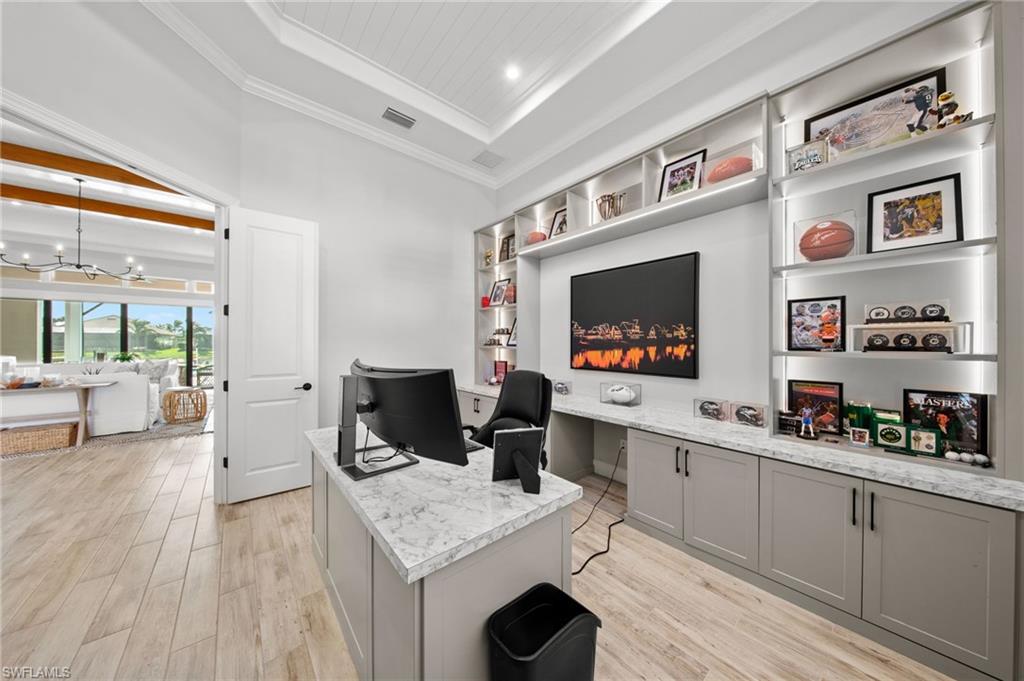 ESPLANADE LAKE CLUB - Residential