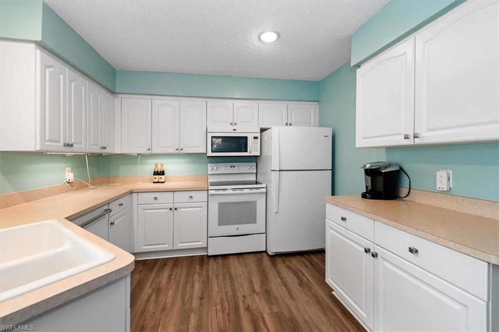 HIDDEN GARDENS - Residential Lease