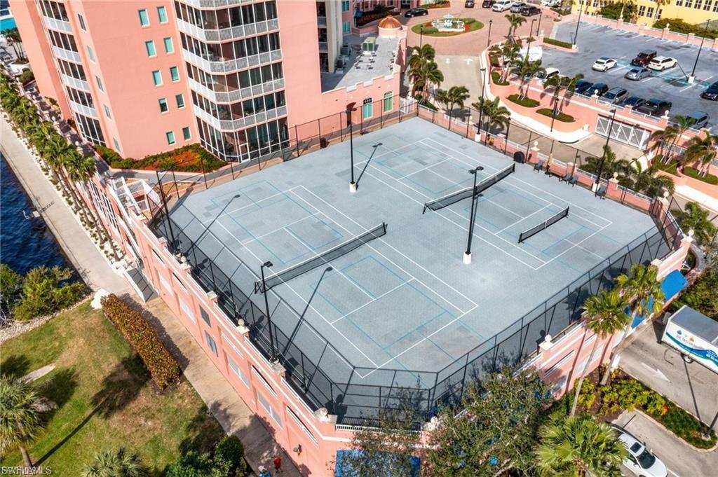 ST. TROPEZ - Residential