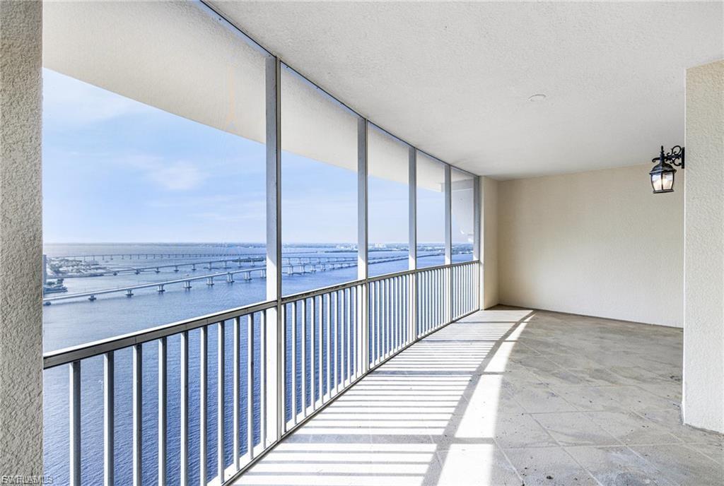 ST. TROPEZ - Residential