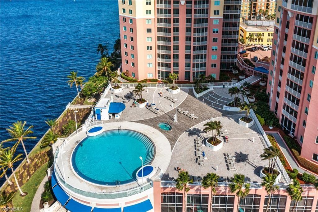 ST. TROPEZ - Residential