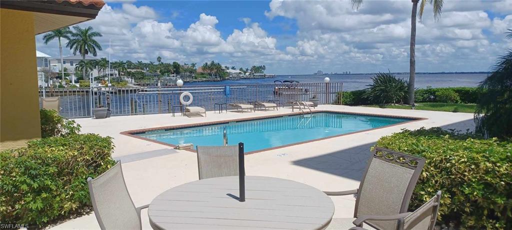 RIVERS CONDO - Residential