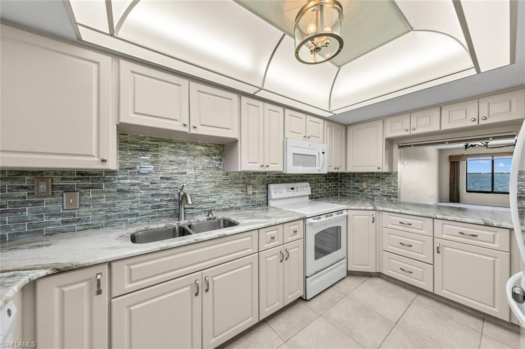 RIVERS CONDO - Residential