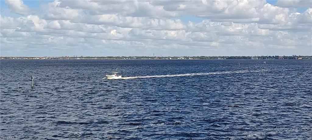 RIVERS CONDO - Residential