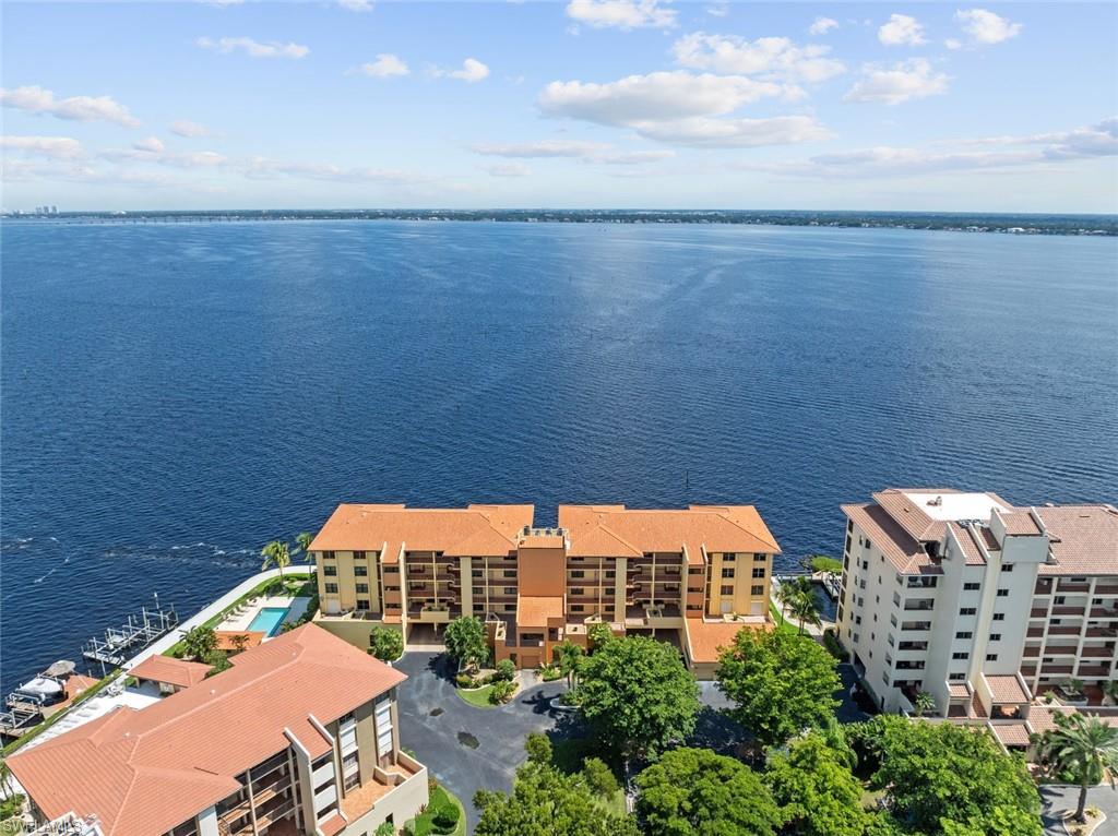 RIVERS CONDO - Residential