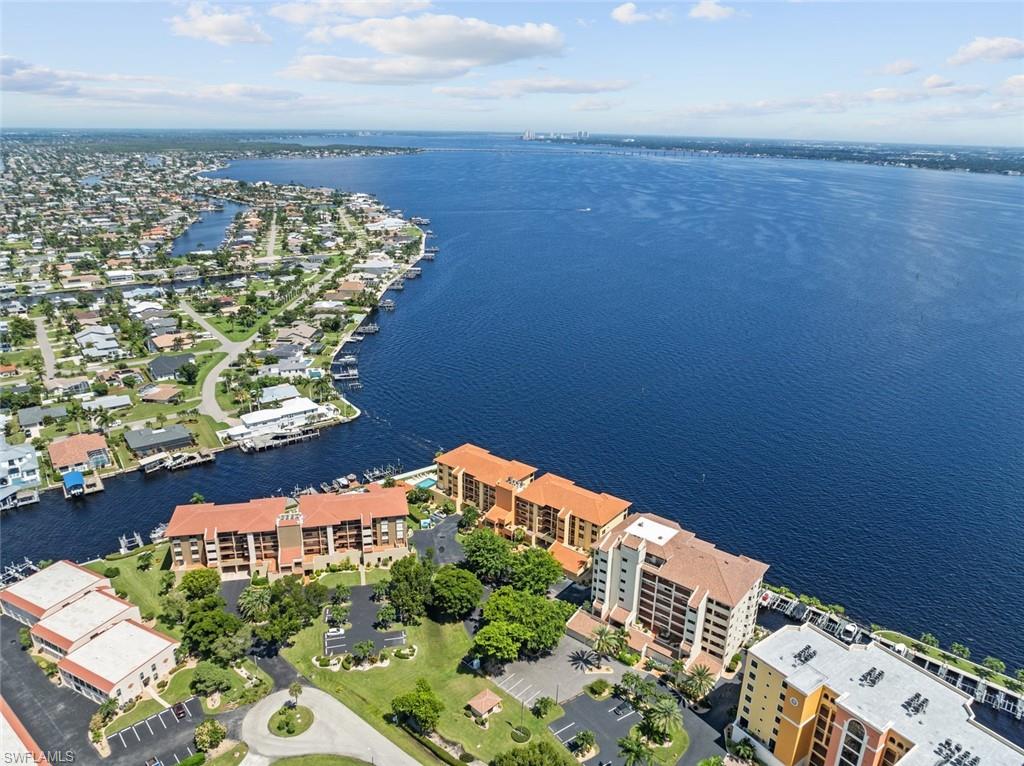 RIVERS CONDO - Residential