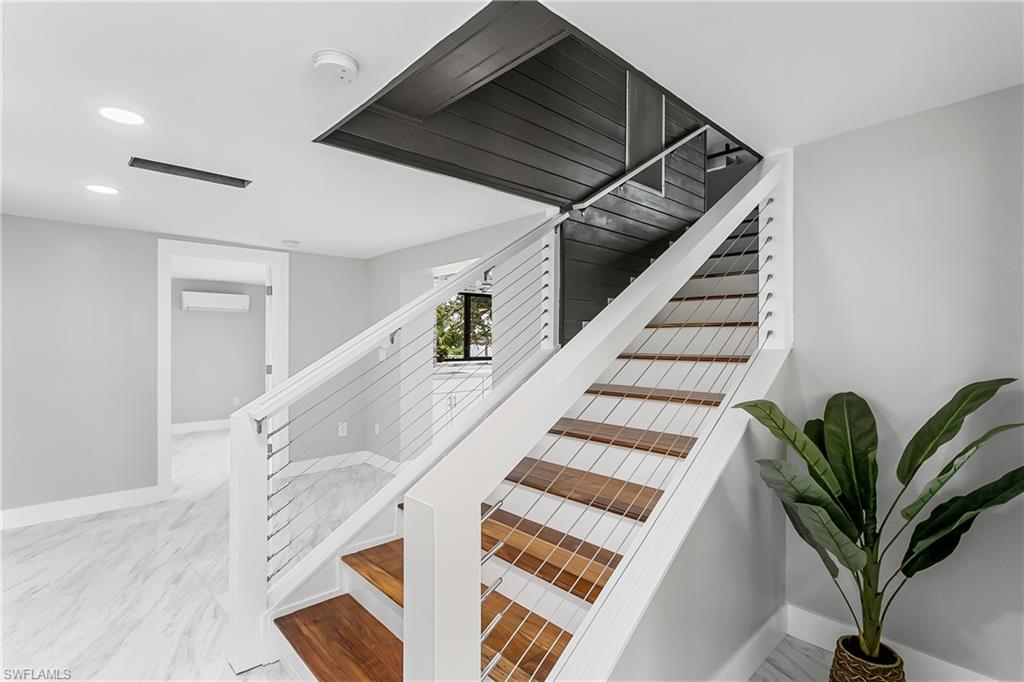 HYDE PARK - Residential