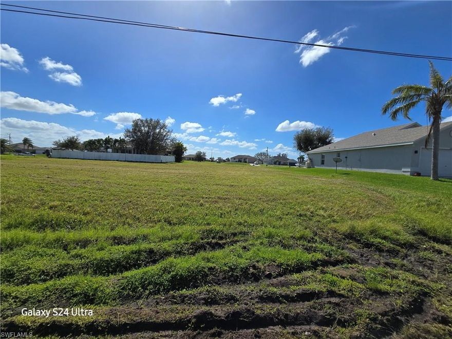 Beautiful spot to call home! Build your new dream home here. There is a lot of new construction in the area.  Sit on your new lanai and enjoy a glass of wine. Short drive to Pine Island road where there is new shops and dining. Everything you need is close by.